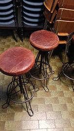 4 sgabelli in metallo con seduta in pelle 