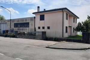 Immobile di 465 m² con 2 locali a Pontecchio Poles
