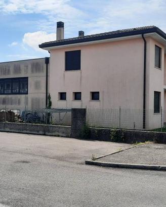 Immobile di 465 m² con 2 locali a Pontecchio Poles
