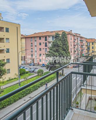 3 LOCALI CON BALCONI IN CENTRO A RIVA TRIGOSO