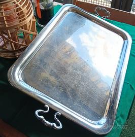 Vassoio bagnato nell'argento
