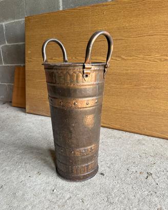 Portaombrelli vintage in metallo stile rustico