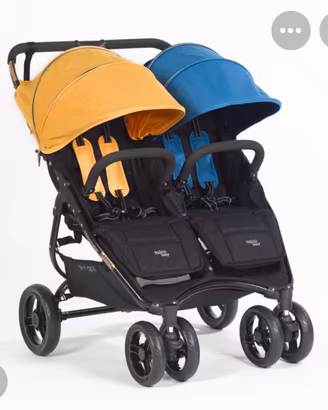 Passeggino doppio con culla.