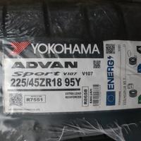 2 gomme Yokohama sport  225 45 R18 95 Y