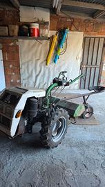 Motocoltivatore con carrello e aratro