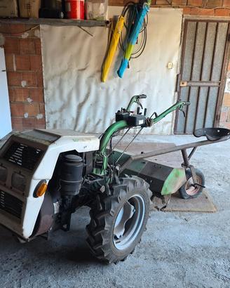 Motocoltivatore con carrello e aratro