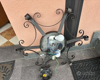 Lampadario in ferro lavorato