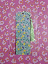 segnalibro verde con fiori gialli