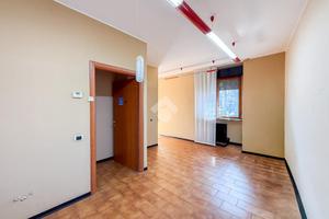 NEGOZIO A TERRANOVA DEI PASSERINI