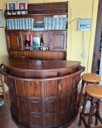 Sedie tavoli, mobile bar, pentole padelle..