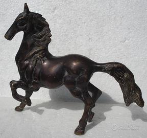 Cavallo antica scultura in bronzo rilievo /172