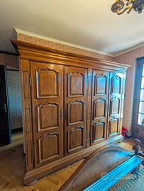 Armadio in legno massello