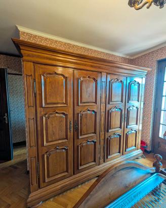 Armadio in legno massello