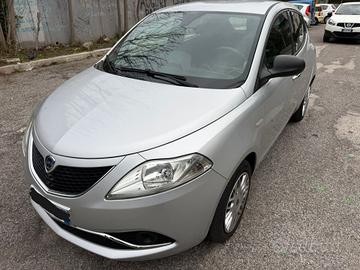 Lancia Ypsilon 1.2 69 CV 5 porte Gold