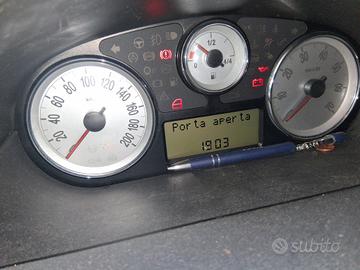 Auto Y10 bianca anno 2008