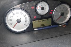 Auto Y10 bianca anno 2008