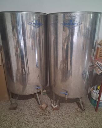 Due botti in acciao inox per olio