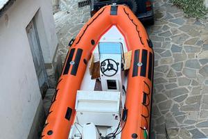 Gommone con carrello