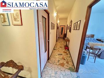 Appartamento con cucina, soggiorno e 4 camere