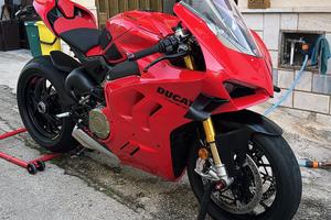 Ducati Panigale V4S