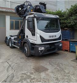 Camion per ritiro metalli e scarti industriali