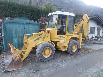 Pala, argano e altre attrezzature da lavoro