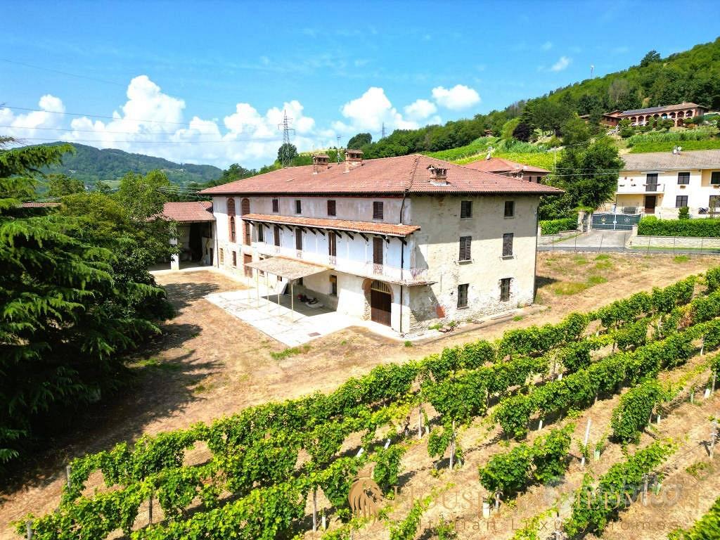 Rustico / Casale di 760 m² con più di 5 locali e b - Vista 2
