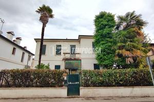 PRESTIGIOSA VILLA D'EPOCA