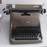 macchina da scrivere Olivetti