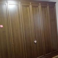 Armadio in legno massiccio
