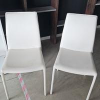 n. 2 poltrone in pelle bianca