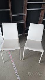 n. 2 poltrone in pelle bianca