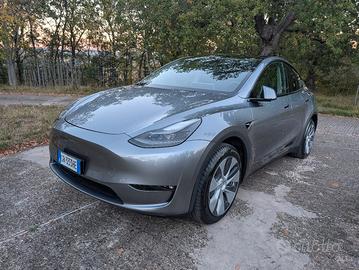 Tesla model Y Long range AWD 