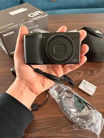 Ricoh GR IIIx perfetta, con scatola e accessori