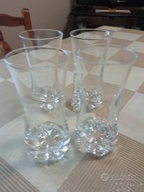 Bicchieri e oggetti vari