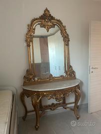 piano in marmo e specchiera dorata stile Barocco