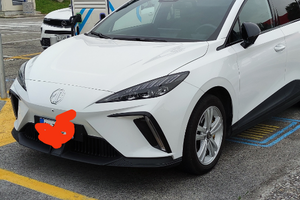 MG4 luxory elettrica