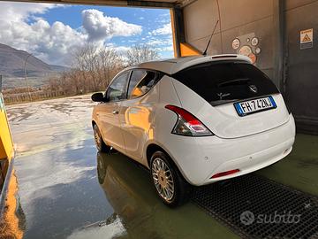 Lancia Ypsilon 3* Serie 2017 Valuto permuta