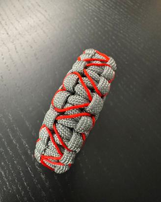 Braccialetto Paracord Tipo schiavo con cuori