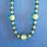 Collana in vetro verde trasparente 