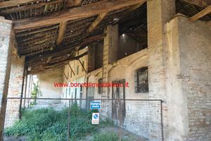 Cascina con giardino privato