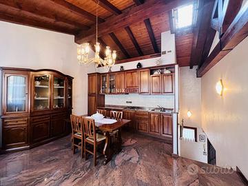 VILLETTA A SCHIERA con GIARDINO