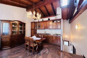 VILLETTA A SCHIERA con GIARDINO