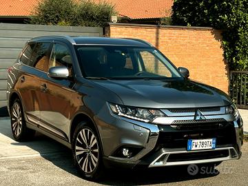 MITSUBISHI OUTLANDER 2.0b/GPL aut 4x4- 7POSTI-2019
