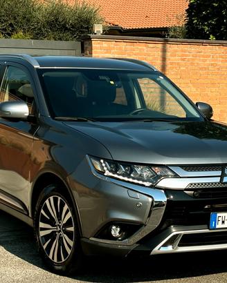 MITSUBISHI OUTLANDER 2.0b/GPL aut 4x4- 7POSTI-2019