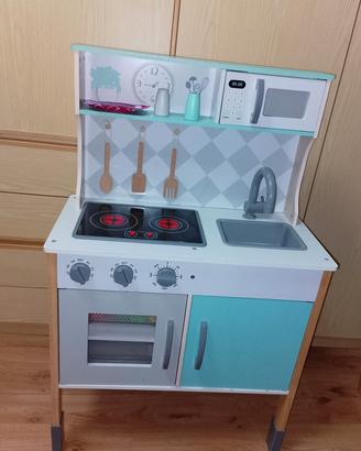 cucina in legno con  luci e suoni