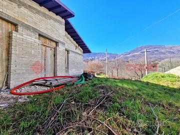 Villa bifamiliare Tornimparte