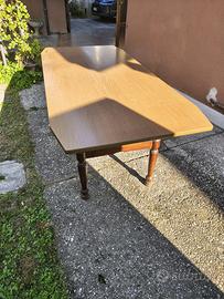 Tavolo in legno laminato