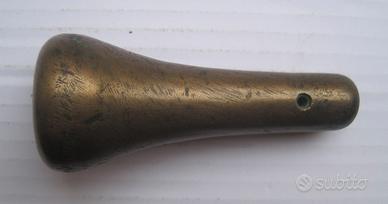 antico pestello in ottone per mortaio