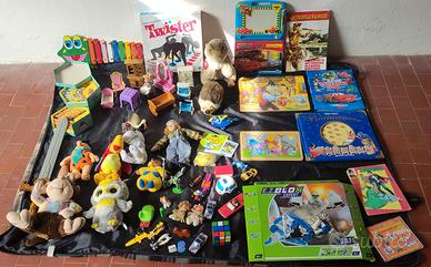 Lotto giochi giocattoli peluche libri fumetti